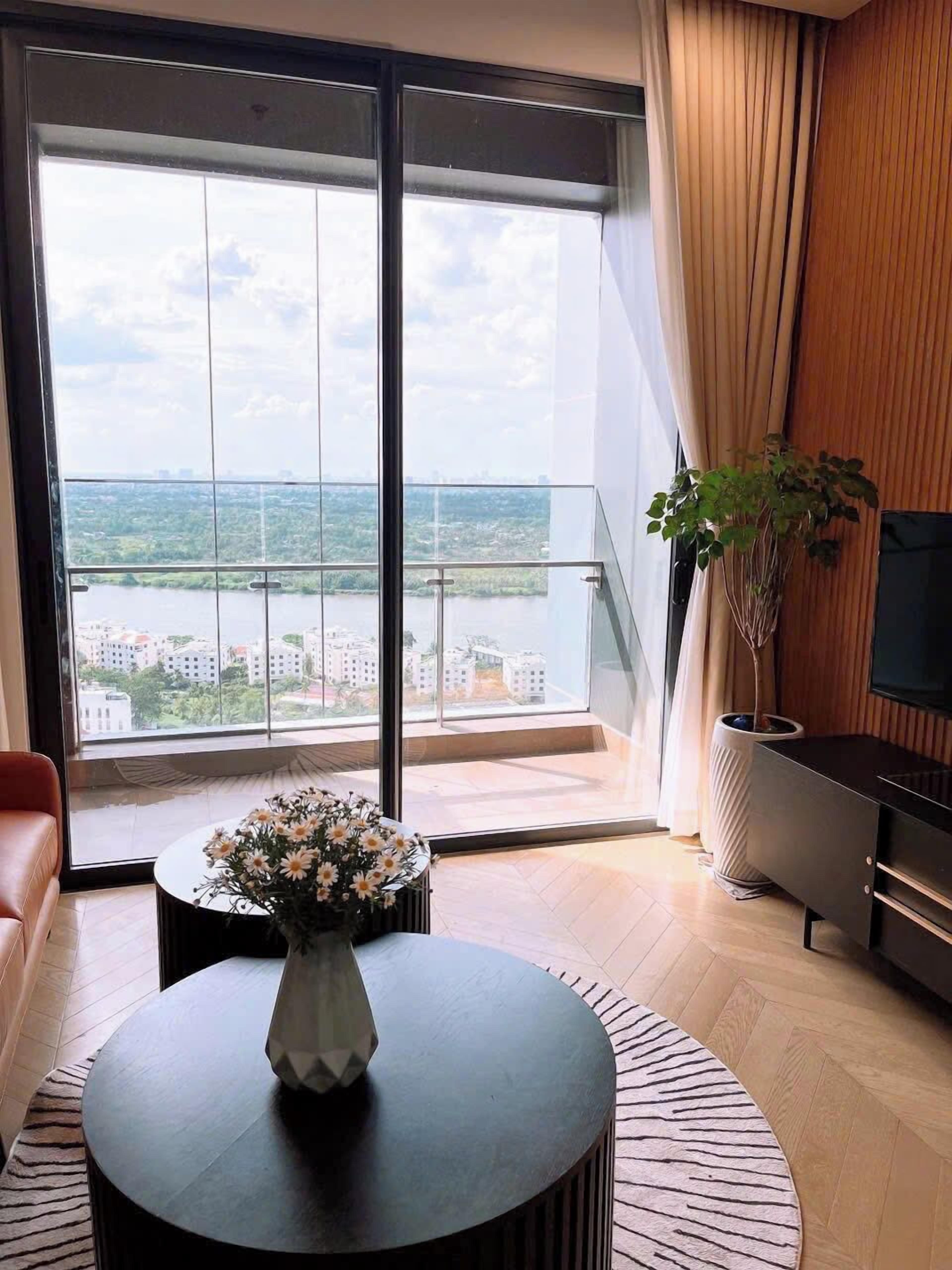 頂級套房, 1 間臥室, 可使用俱樂部酒廊, 城市景 | 埃及棉床單、高級寢具、羽絨被、記憶棉床墊