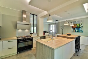 Private kitchen - 6-bedroom Mas with large swimming pool in Aix en Provence (Aix-en-Provence)