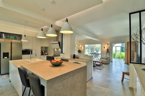 Private kitchen - 6-bedroom Mas with large swimming pool in Aix en Provence (Aix-en-Provence)