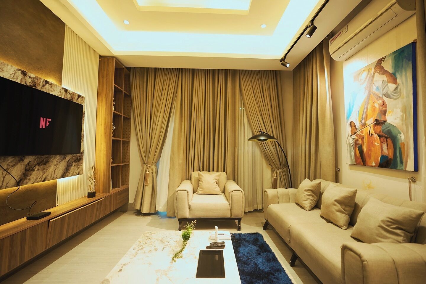 Family Room, Balcony, City View | Living area