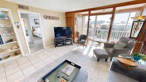 TV - Beautiful 2 Bedroom 2 Blocks from the Beach DP 406B (Destin)