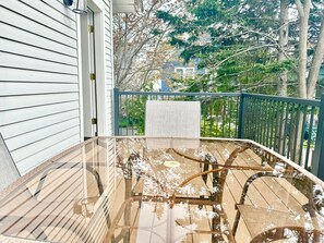 Outdoor dining - Acadia Suite Downtown Bar Harbor (Bar Harbor)