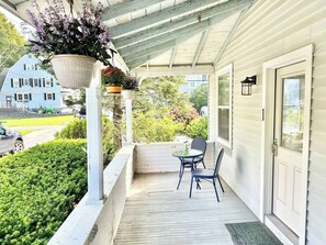 Outdoor dining - Hikers Haven in Bar Harbor (Bar Harbor)