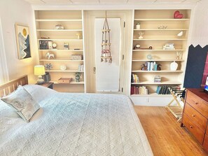 Iron/ironing board, WiFi, bed sheets - Hikers Haven in Bar Harbor (Bar Harbor)