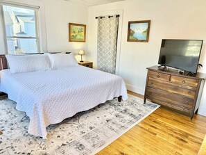 Iron/ironing board, WiFi, bed sheets - Otter Cliff Studio in the Heart of Bar Harbor (Bar Harbor)