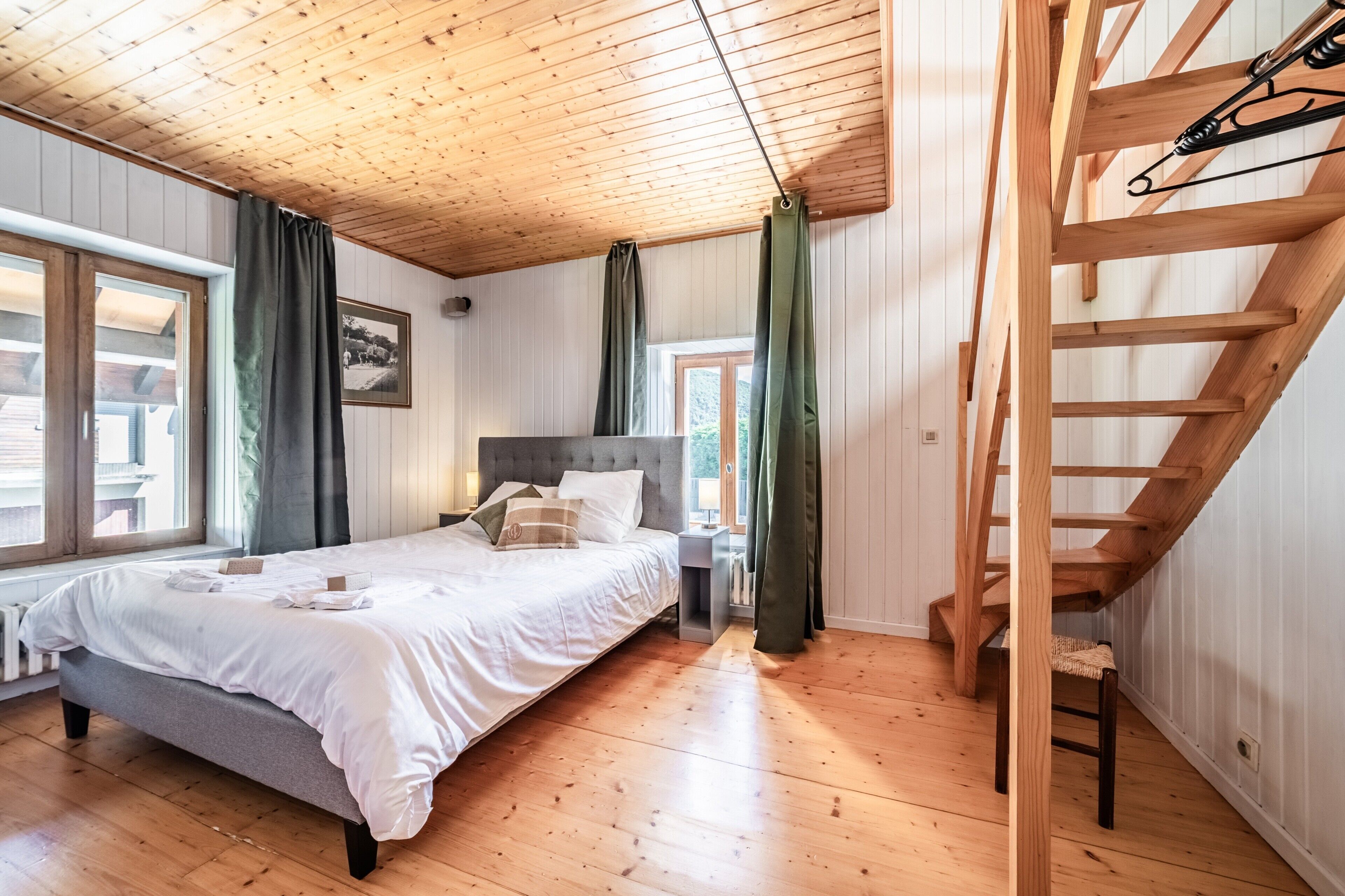 3 chambres, fer et planche à repasser, Wi-Fi, draps fournis