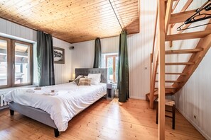 3 habitaciones, tabla de planchar con plancha, wifi y ropa de cama 