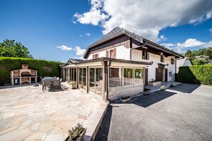 Exterior - Clos Léonard – Country House with Pool for 14 Guests near Annecy (La Balme-de-Sillingy)
