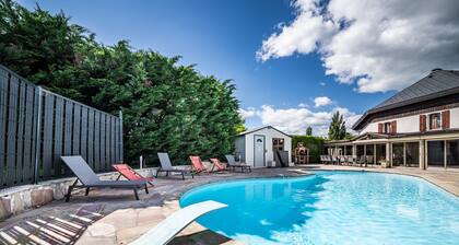 Clos Léonard - maison de campagne avec piscine pour 14 personnes