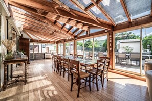Dining - Clos Léonard – Country House with Pool for 14 Guests near Annecy (La Balme-de-Sillingy)