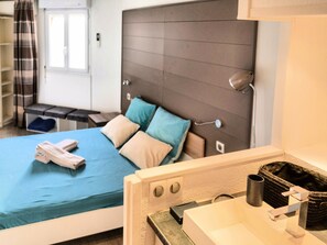 Iron/ironing board, WiFi, bed sheets - Apartment with terrace and views of the Pyrenees (Canet-en-Roussillon)