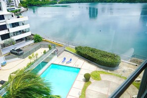 Pool - Priceless lagoon view apartment (San Juan)