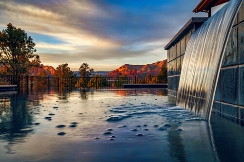 Vortex View –Luxury Sedona Retreat with Infinity Pool Game Room & Red Rock Views