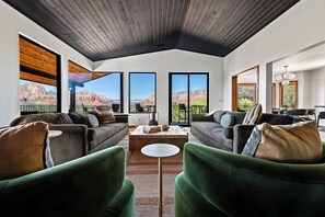 Smart-TV, Kamin, Tischfußball, Tischtennisplatte