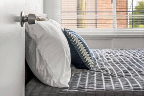 واي فاي وملاءات أسرّة