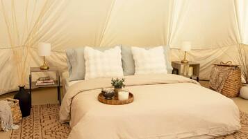 1 bedroom, bed sheets