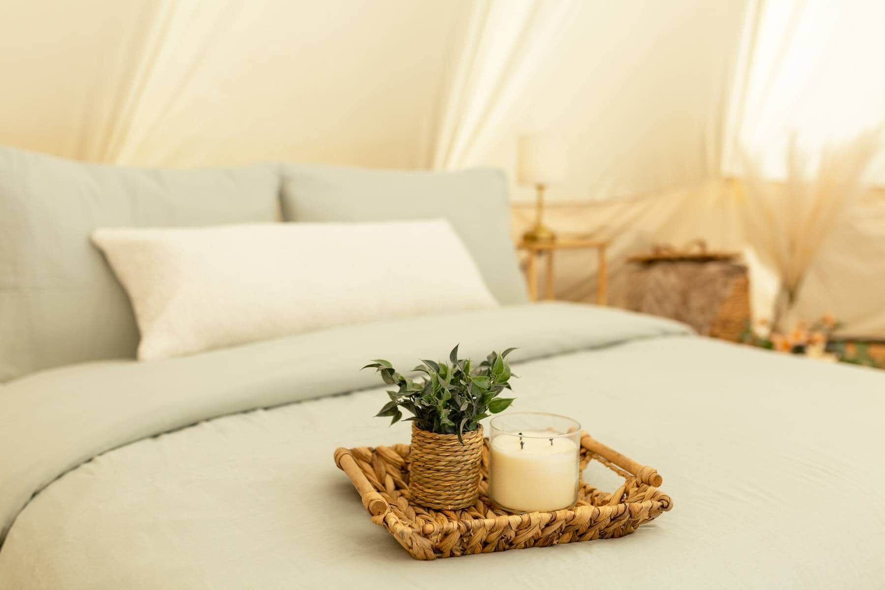 1 bedroom, bed sheets