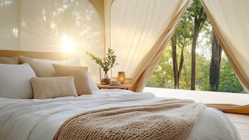1 bedroom, bed sheets