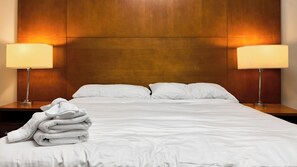 Individually furnished, desk, laptop workspace, free WiFi - Superhero Hotel (San Francisco)