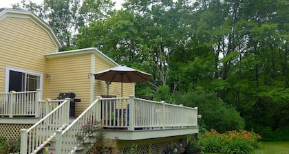 Enchanting 4-bedrm farmhouse in charming Beverly near beaches, woods, & Boston!