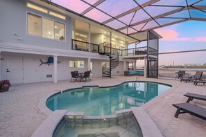 A heated pool - ⛱️Bay Front with Stunning Water Views | Private Pool | Tropical Shores⛱️ (Fort Myers Beach)