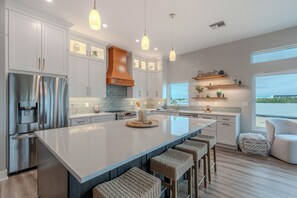 Fridge, microwave, oven, stovetop - ⛱️Bay Front with Stunning Water Views | Private Pool | Tropical Shores⛱️ (Fort Myers Beach)
