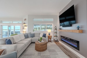 TV - ⛱️Bay Front with Stunning Water Views | Private Pool | Tropical Shores⛱️ (Fort Myers Beach)