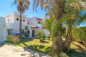Exterior - Holiday Home 'Villa Solymar' with Sea View, Wi-Fi and Air Conditioning (Cala Serena)