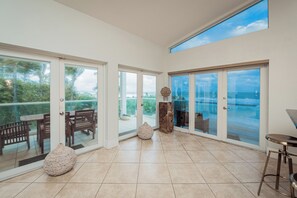 Dining - Oceanfront Luxury Villa 5BR/4BA Beach Access (Hollywood)