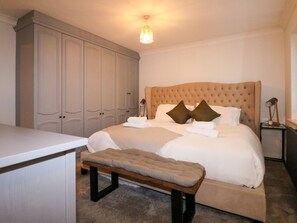 4 makuuhuonetta, yksilöllisesti sisustettu, yksilöllisesti kalustettu