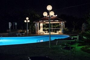 Seasonal outdoor pool, open 10:00 AM to 7:00 PM, pool umbrellas - Hotiday Monopoli Collina (Monopoli)