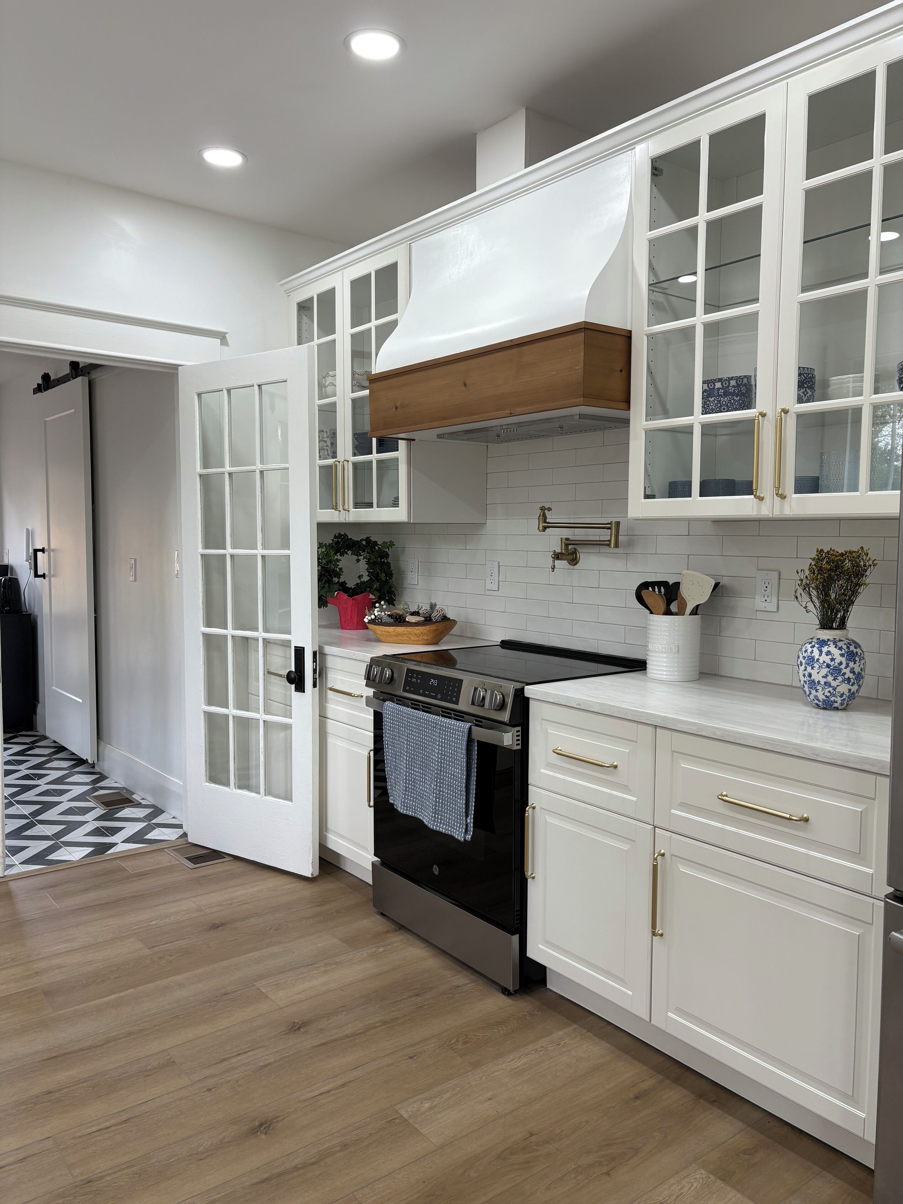 Microondas, horno, parrilla de estufa y lavavajillas 