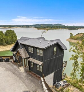 Exterior - Douglas Lake retreat w/ private dock lake access, indoor pool, hotub & firepit (Sevierville)