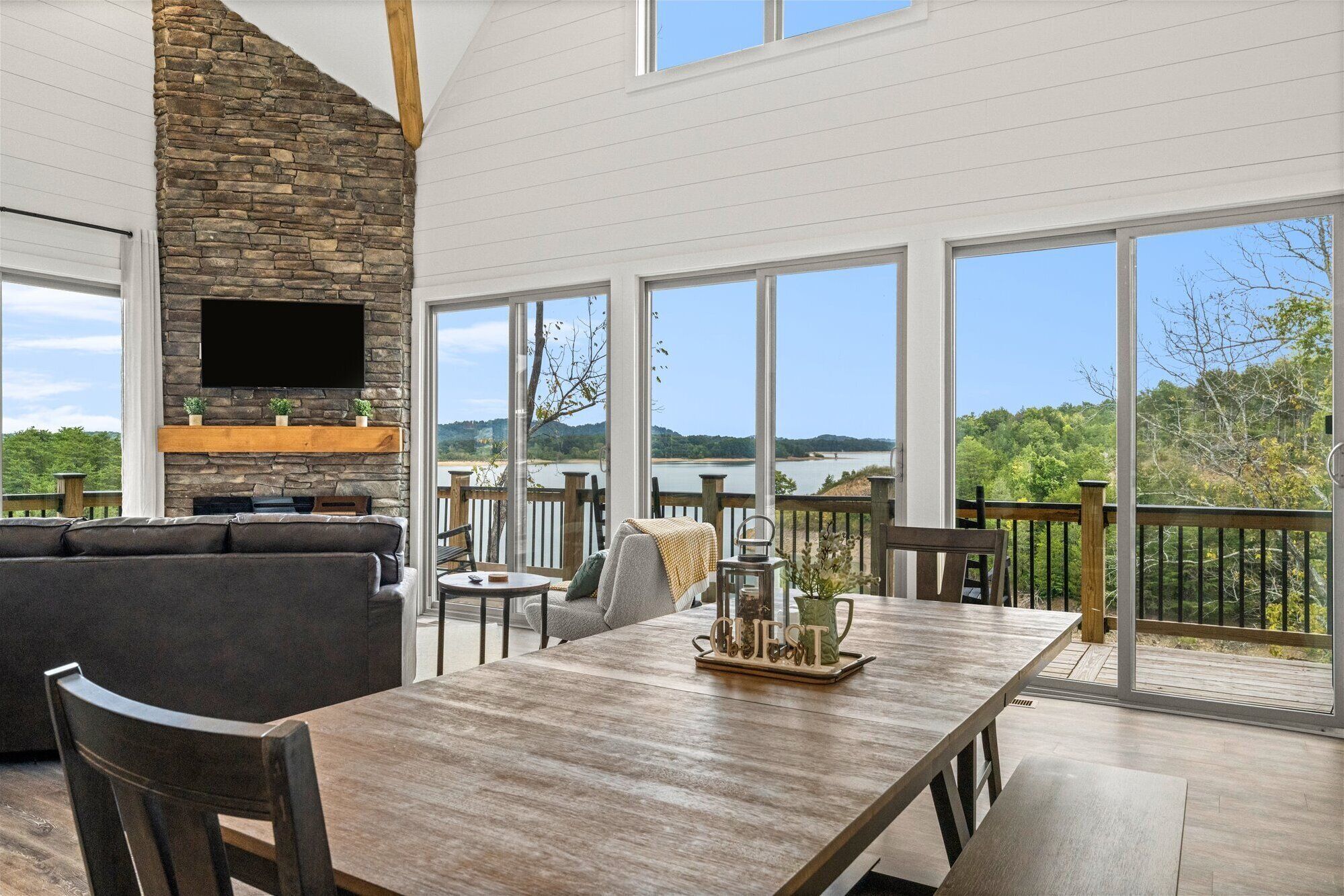 Télévision, cheminée