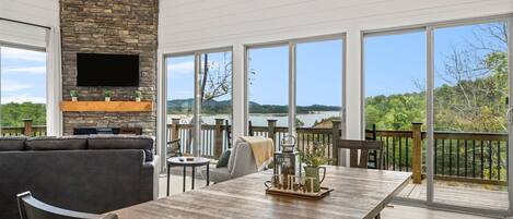 Télévision, cheminée