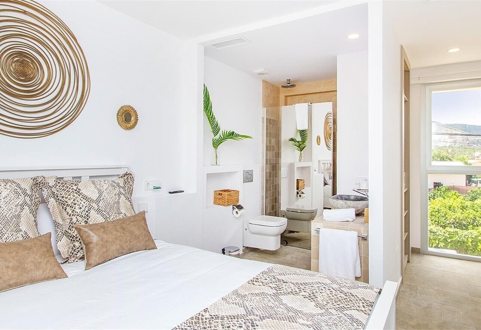 Strykejern/-brett, wi-fi og sengetøy