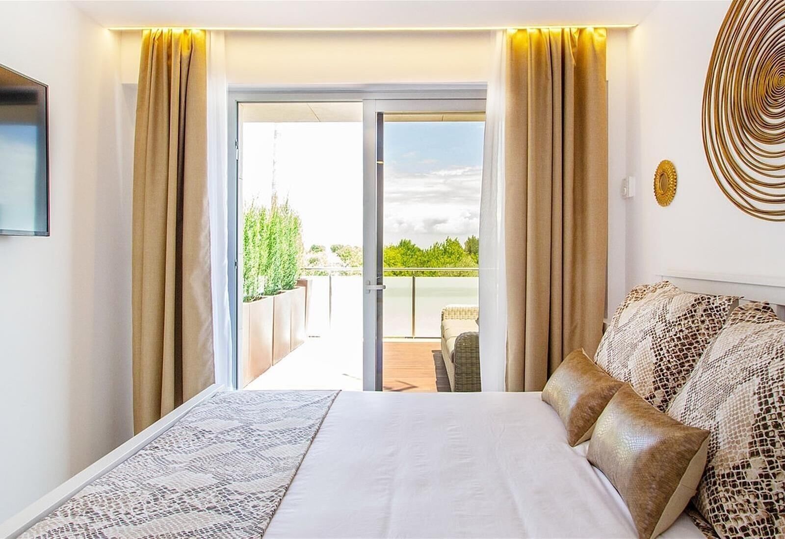 Strykjärn/strykbräda, wi-fi och sängkläder