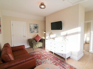 Living area - DUCK'S COTTAGE, pet friendly in Caherciveen, County Kerry (Unknown)