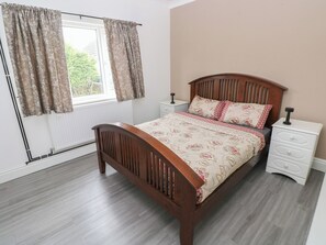 3 bedrooms, individually decorated, individually furnished, free WiFi - Maes Hyfryd (Clynderwen)