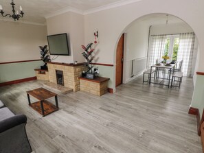 Interior - Maes Hyfryd (Clynderwen)