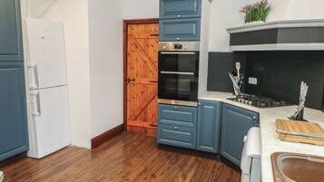 Rentaplats i utensilis de cuina, vaixella i coberteria