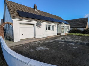 Exterior - Maes Hyfryd (Clynderwen)