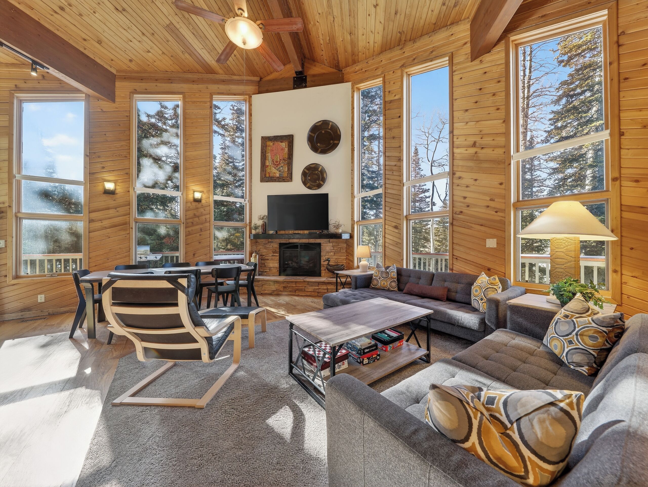 Smart TV, fireplace, DVD player, ping pong