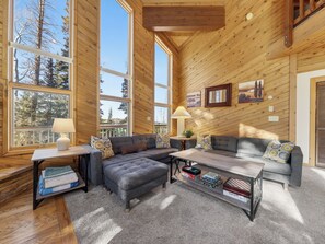 Smart TV, fireplace, DVD player, ping pong - The Mod Pup Lodge, 3-Bedroom Cabin with Loft, Game Room and Ski Access (Brian Head)