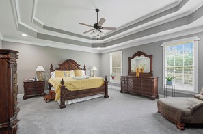 6 bedrooms, iron/ironing board, WiFi, bed sheets - Beautiful 6 Bedroom Estate Ready for World Cup Fans!! (McDonough)