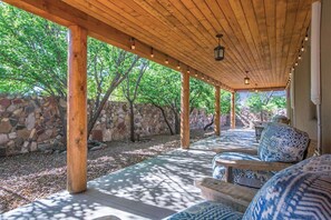 Terrace/patio - 3Bdr Private Adobe Retreat - Gas Stove & Viga Ceilings + A/C (Santa Fe)