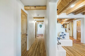 Interior - 3Bdr Private Adobe Retreat - Gas Stove & Viga Ceilings + A/C (Santa Fe)