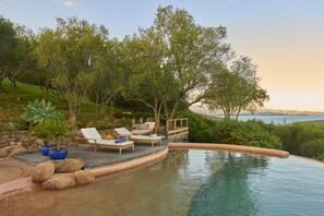 Pool - Bed and Breakfast 'Casa Penisula - Carataggio' with Sea View, Wi-Fi and Air Conditioning (Porto-Vecchio)