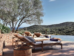 Property grounds - Bed and Breakfast 'Casa Penisula - Carataggio' with Sea View, Wi-Fi and Air Conditioning (Porto-Vecchio)