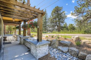 Terrace/patio - The Bear's Den | Hot Tub Retreat | Family Home (Morrison)